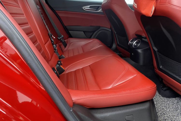 Used Alfa Romeo Giulia 2017 2.0T 280HP Luxury Sport Edition Interior 7