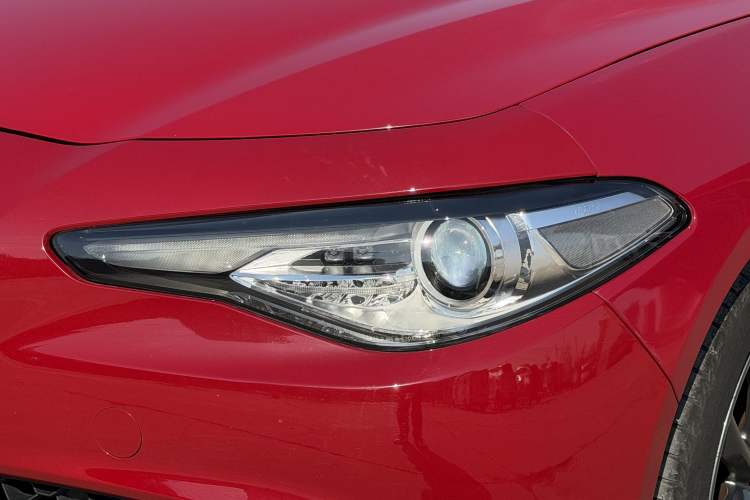 Used Alfa Romeo Giulia 2017 2.0T 200HP Luxury Edition Left Front Headlight