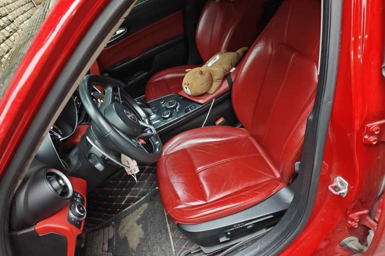Used Alfa Romeo Giulia 2017 2.0T 280HP Luxury Edition Left Front Seat