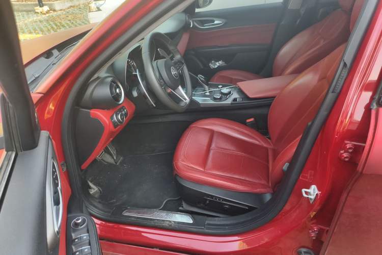 Used Alfa Romeo Giulia 2017 2.0T 200HP Luxury Edition Left Front Seat