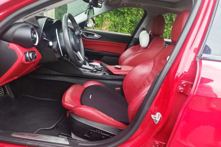 Used Alfa Romeo Giulia 2017 2.0T 280HP Luxury Sport Edition Left Front Seat