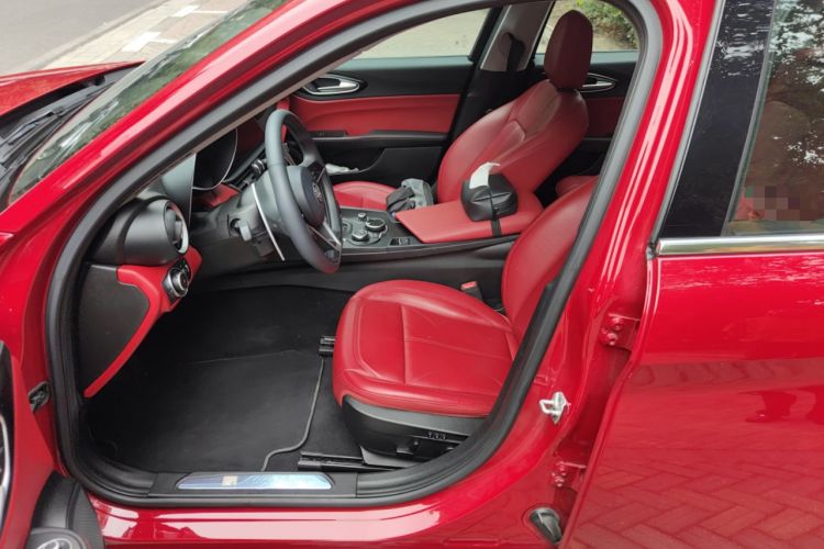 Used Alfa Romeo Giulia 2017 2.0T 280HP Luxury Edition Left Front Seat