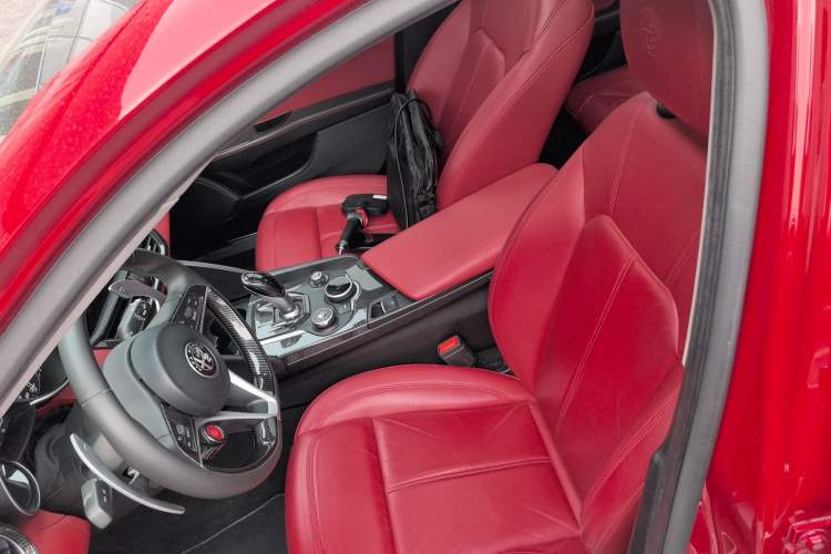 Used Alfa Romeo Giulia 2017 2.0T 200HP Luxury Edition Left Front Seat