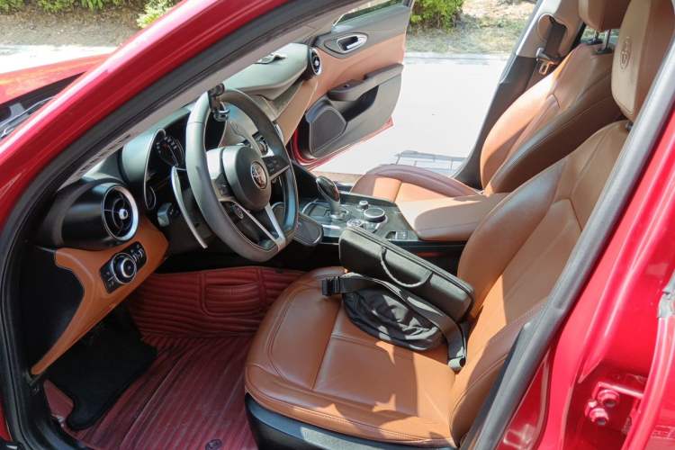Used Alfa Romeo Giulia 2017 2.0T 280HP Luxury Edition Left Front Seat