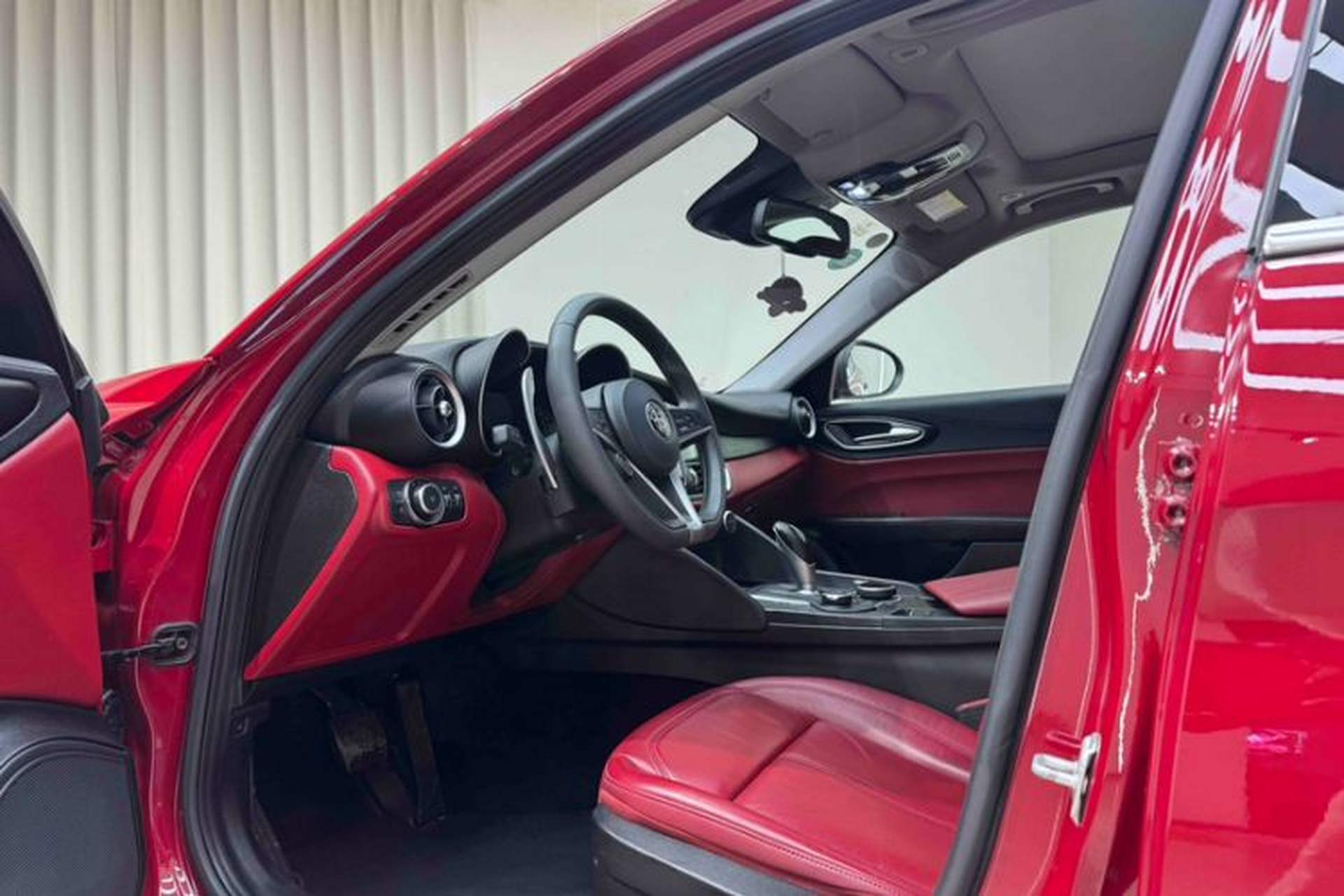 Used Alfa Romeo Giulia 2017 2.0T 280HP Luxury Edition Left Front Seat