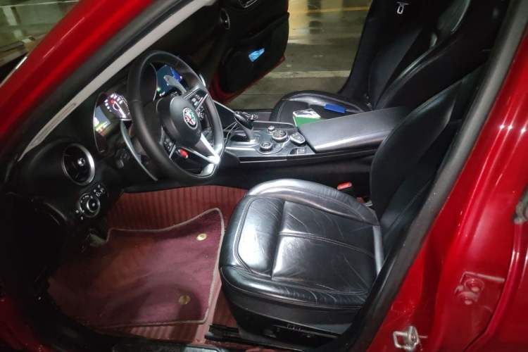 Used Alfa Romeo Giulia 2017 2.0T 200HP Luxury Edition Left Front Seat