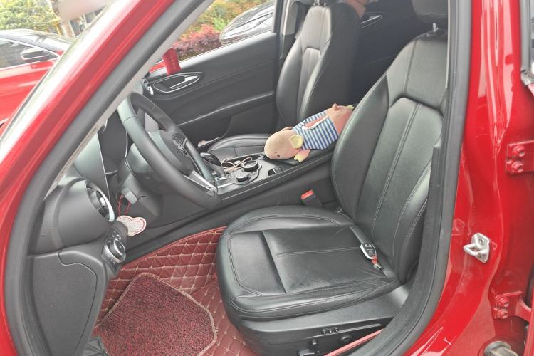 Used Alfa Romeo Giulia 2017 2.0T 200HP Luxury Edition Left Front Seat
