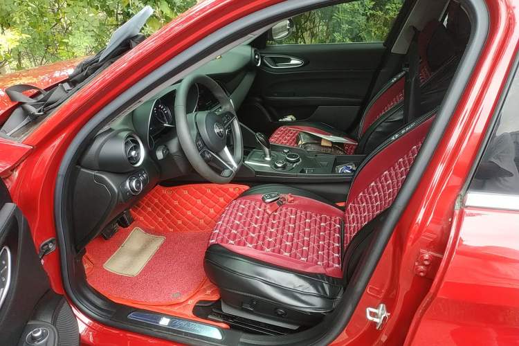 Used Alfa Romeo Giulia 2017 2.0T 200HP Luxury Edition Left Front Seat