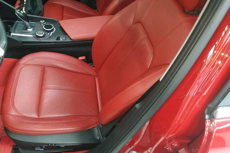 Used Alfa Romeo Giulia 2017 2.0T 280HP Luxury Edition Left Front Seat