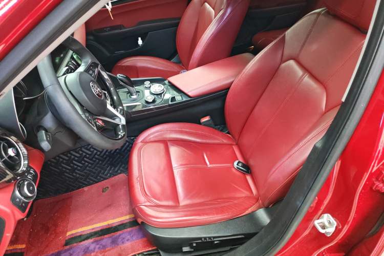 Used Alfa Romeo Giulia 2017 2.0T 200HP Luxury Edition Left Front Seat