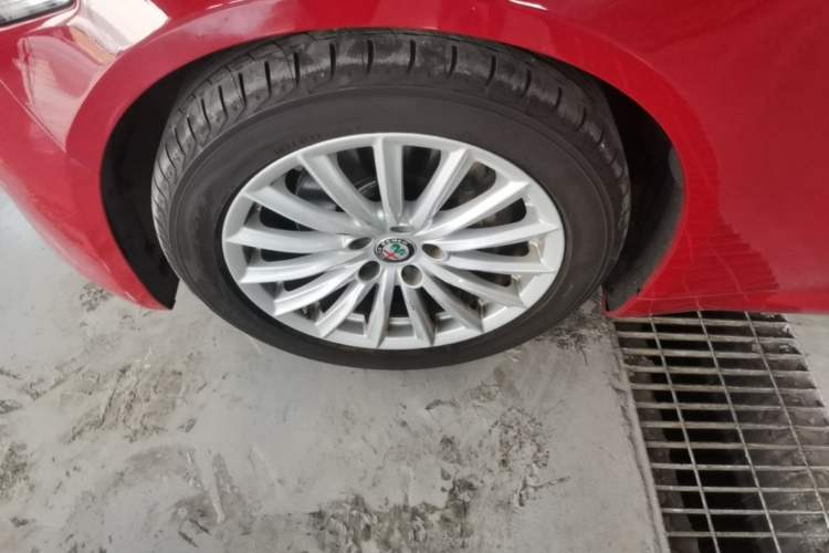 Used Alfa Romeo Giulia 2017 2.0T 200HP Elite Edition Left Front Wheel Hub