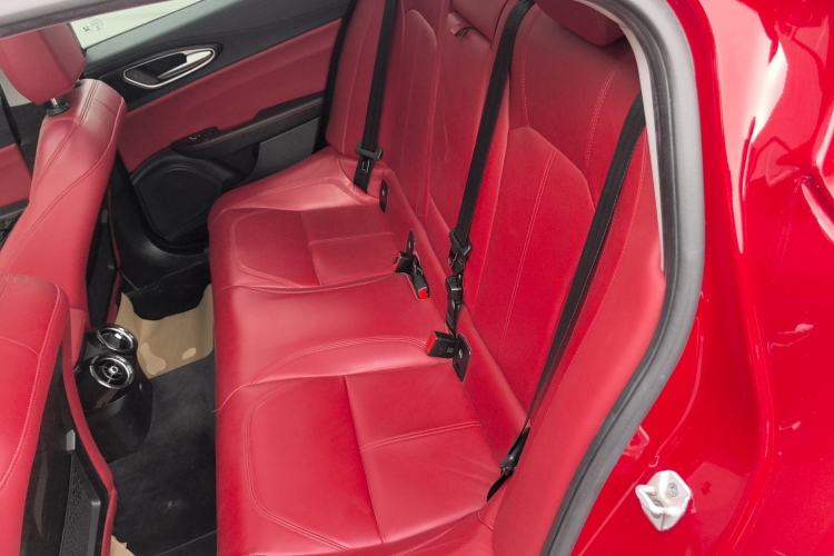 Used Alfa Romeo Giulia 2017 2.0T 200HP Luxury Edition Left Rear Seat