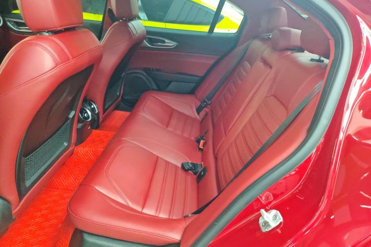 Used Alfa Romeo Giulia 2017 2.0T 280HP Luxury Sport Edition Left Rear Seat