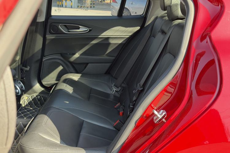 Used Alfa Romeo Giulia 2017 2.0T 200HP Luxury Edition Left Rear Seat
