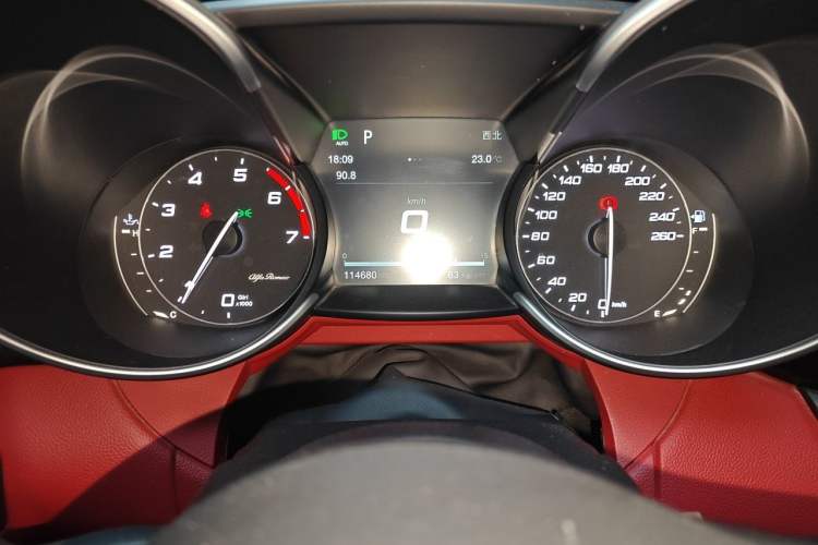 Used Alfa Romeo Giulia 2017 2.0T 280HP Luxury Edition Odometer Close Up