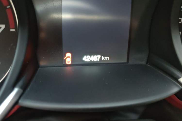 Used Alfa Romeo Giulia 2017 2.0T 200HP Elite Edition Odometer Close Up