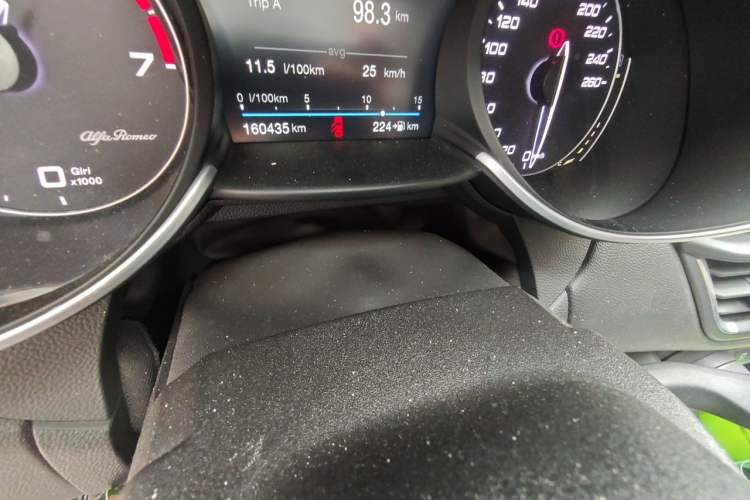 Used Alfa Romeo Giulia 2017 2.0T 280HP Milano Limited Edition Odometer Close Up