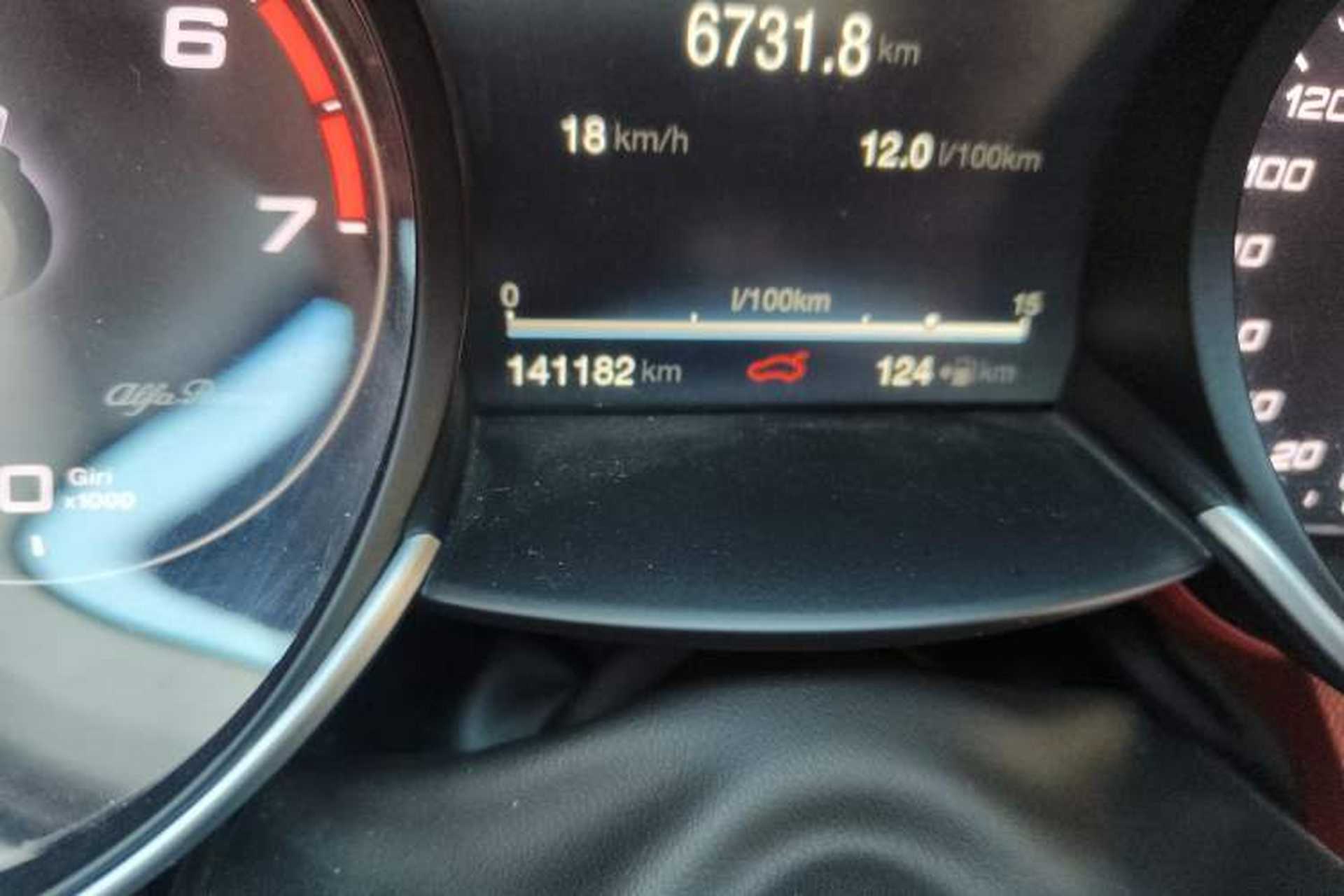 Used Alfa Romeo Giulia 2017 2.0T 200HP Luxury Edition Odometer Close Up