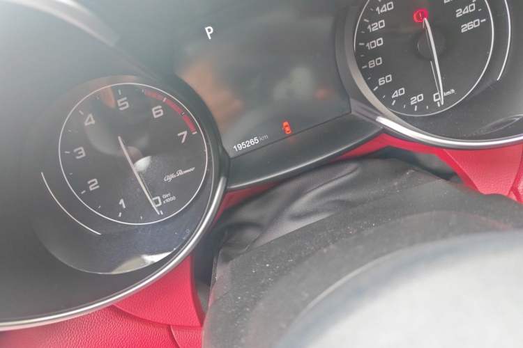 Used Alfa Romeo Giulia 2017 2.0T 280HP Luxury Sport Edition Odometer Close Up