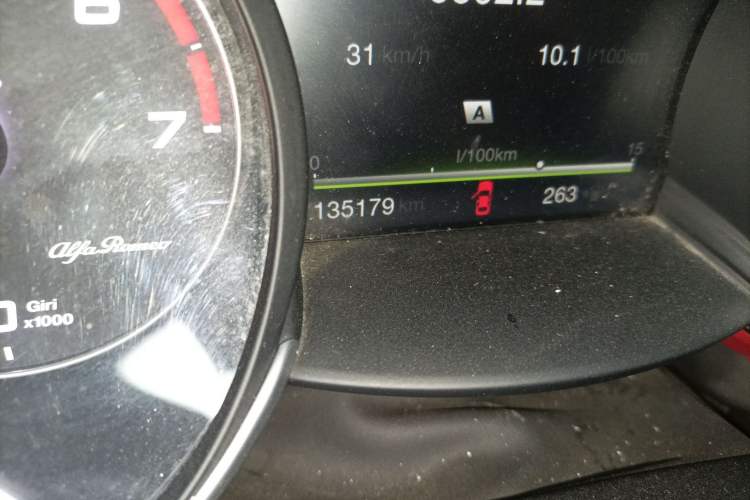Used Alfa Romeo Giulia 2017 2.0T 280HP Luxury Edition Odometer Close Up