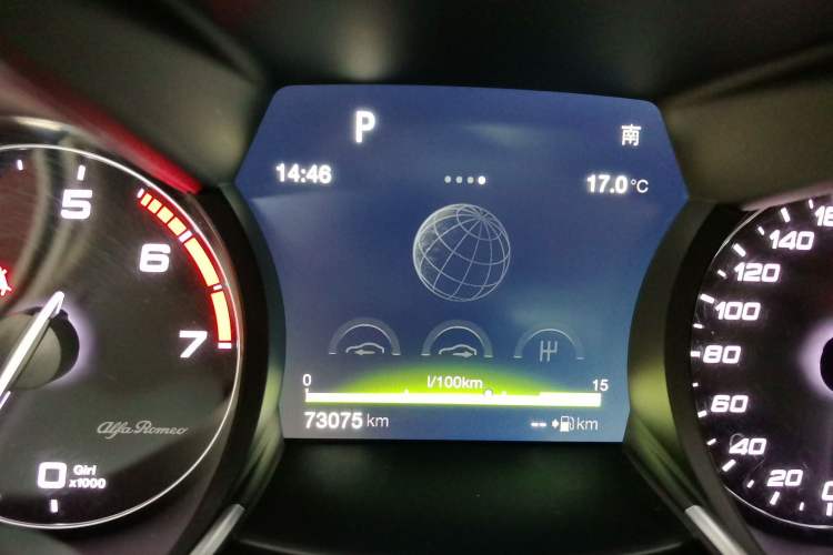 Used Alfa Romeo Giulia 2017 2.0T 200HP Luxury Edition Odometer Close Up