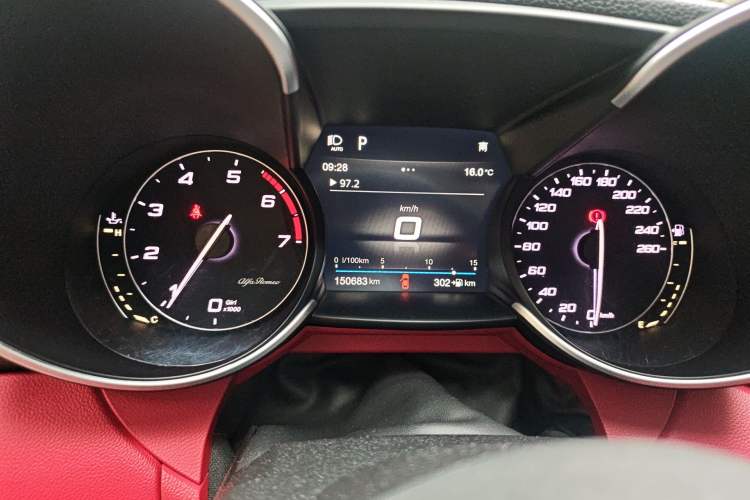 Used Alfa Romeo Giulia 2017 2.0T 280HP Luxury Edition Odometer Close Up