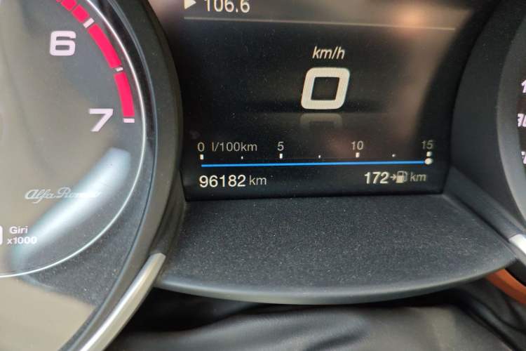 Used Alfa Romeo Giulia 2017 2.0T 280HP Luxury Edition Odometer Close Up