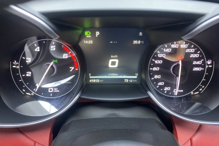Used Alfa Romeo Giulia 2017 2.0T 280HP Luxury Edition Odometer Close Up