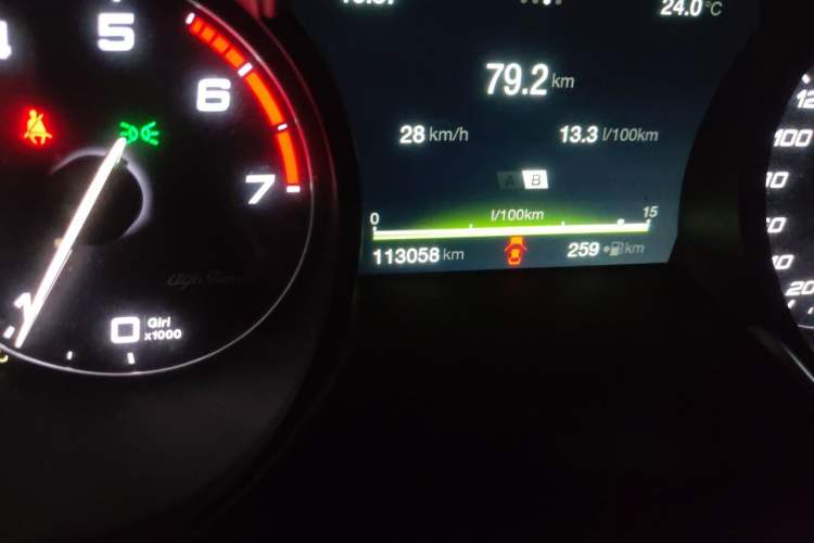 Used Alfa Romeo Giulia 2017 2.0T 200HP Luxury Edition Odometer Close Up