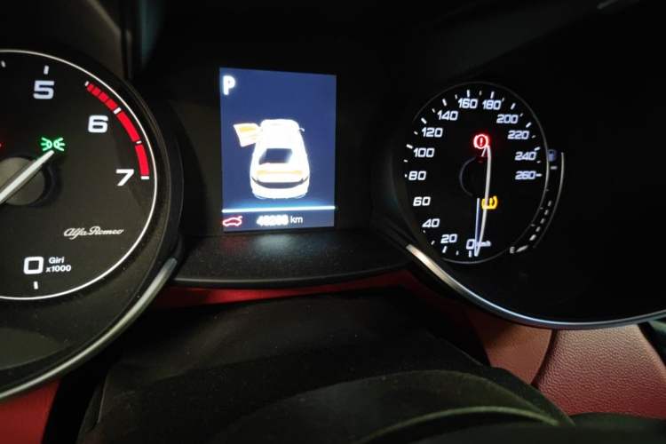 Used Alfa Romeo Giulia 2017 2.0T 200HP Elite Edition Odometer Close Up