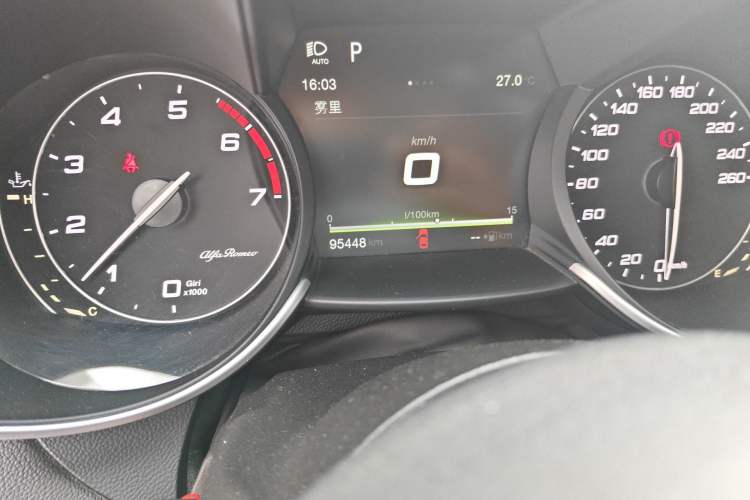 Used Alfa Romeo Giulia 2017 2.0T 200HP Luxury Edition Odometer Close Up