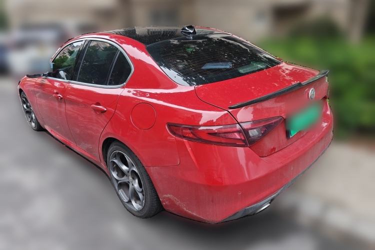 Used Alfa Romeo Giulia 2017 2.0T 280HP Luxury Edition Rear Left 45 Deg