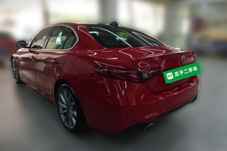 Used Alfa Romeo Giulia 2017 2.0T 280HP Luxury Edition Rear Left 45 Deg