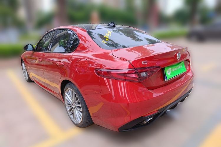 Used Alfa Romeo Giulia 2017 2.0T 280HP Luxury Sport Edition Rear Left 45 Deg