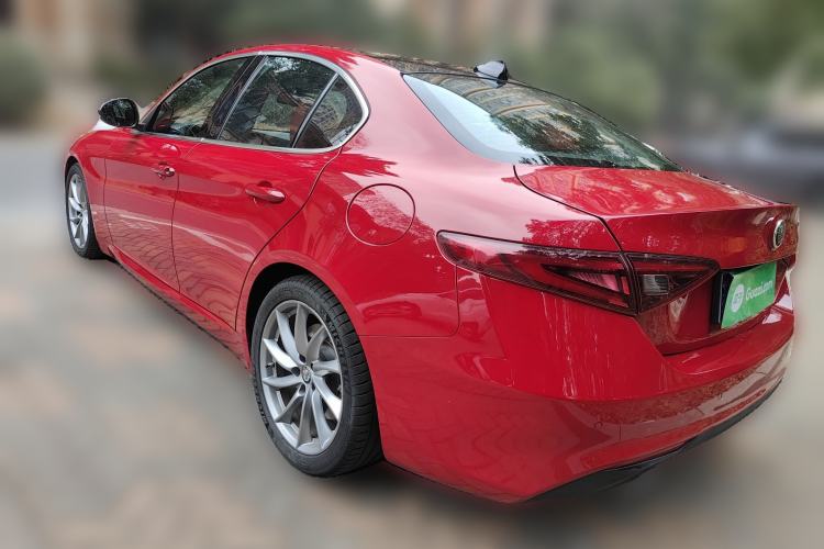 Used Alfa Romeo Giulia 2017 2.0T 280HP Luxury Edition Rear Left 45 Deg