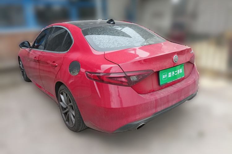 Used Alfa Romeo Giulia 2017 2.0T 280HP Luxury Edition Rear Left 45 Deg