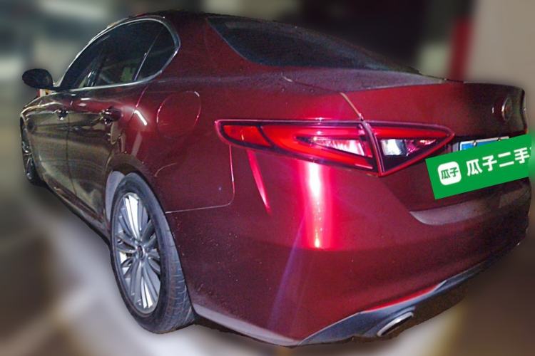Used Alfa Romeo Giulia 2017 2.0T 280HP Luxury Edition Rear Left 45 Deg