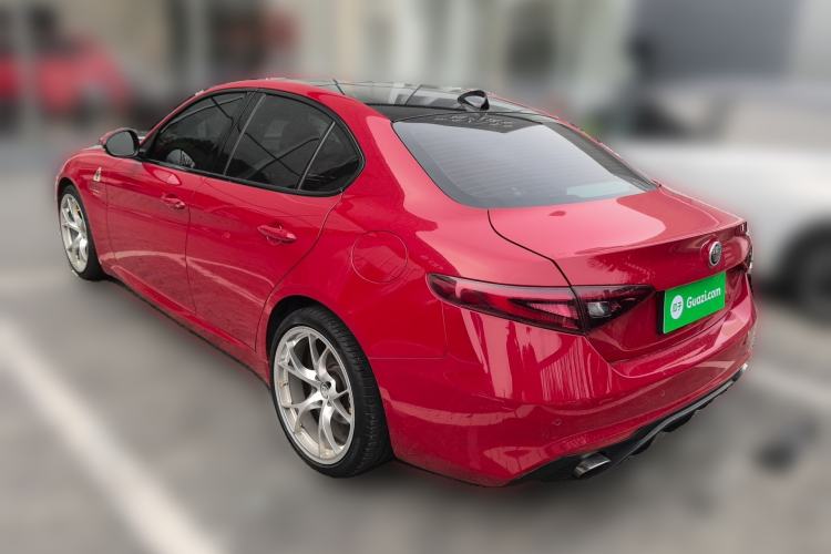 Used Alfa Romeo Giulia 2017 2.0T 200HP Luxury Edition Rear Left 45 Deg