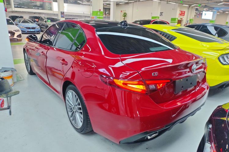 Used Alfa Romeo Giulia 2017 2.0T 280HP Luxury Sport Edition Rear Left 45 Deg