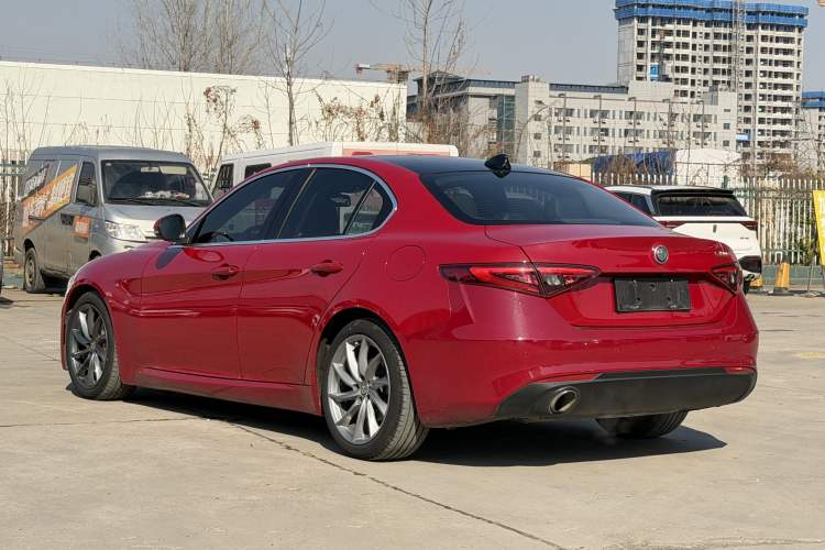 Used Alfa Romeo Giulia 2017 2.0T 200HP Luxury Edition Rear Left 45 Deg