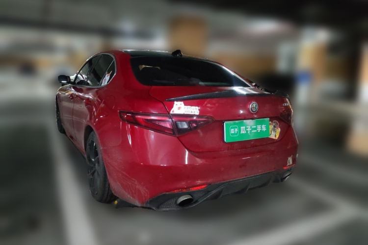 Used Alfa Romeo Giulia 2017 2.0T 200HP Luxury Edition Rear Left 45 Deg