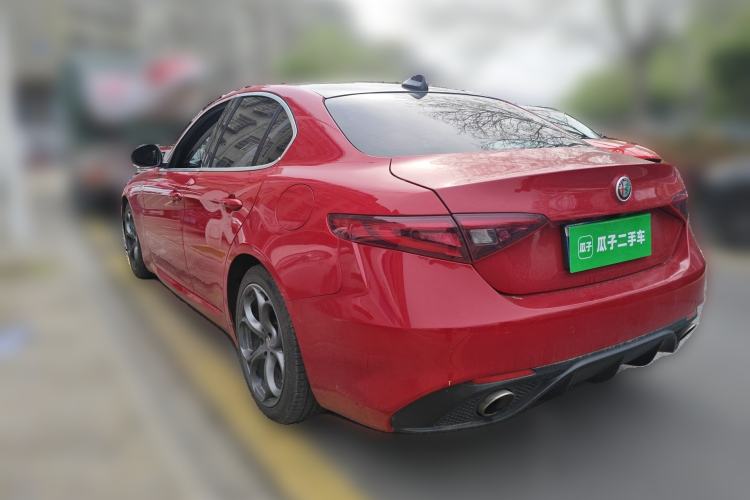 Used Alfa Romeo Giulia 2017 2.0T 200HP Luxury Edition Rear Left 45 Deg