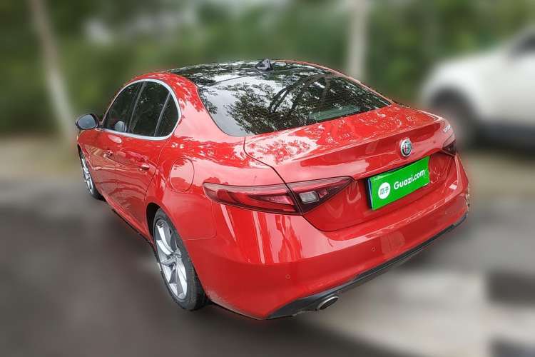 Used Alfa Romeo Giulia 2017 2.0T 200HP Luxury Edition Rear Left 45 Deg