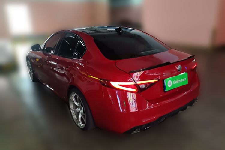 Used Alfa Romeo Giulia 2017 2.0T 200HP Luxury Edition Rear Left 45 Deg