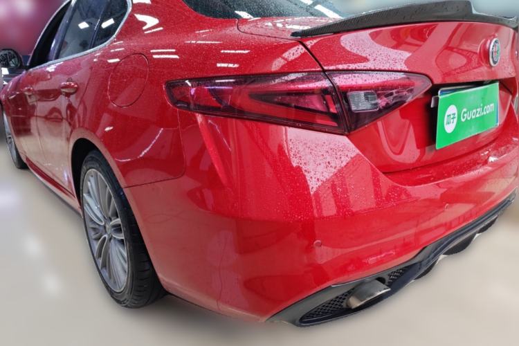 Used Alfa Romeo Giulia 2017 2.0T 200HP Luxury Edition Rear Left 45 Deg