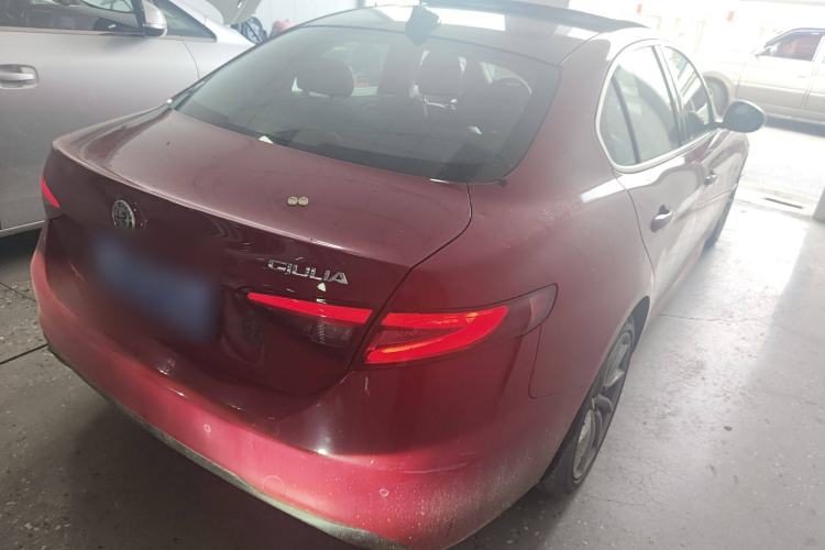 Used Alfa Romeo Giulia 2017 2.0T 200HP Luxury Edition Rear Right 45 Deg