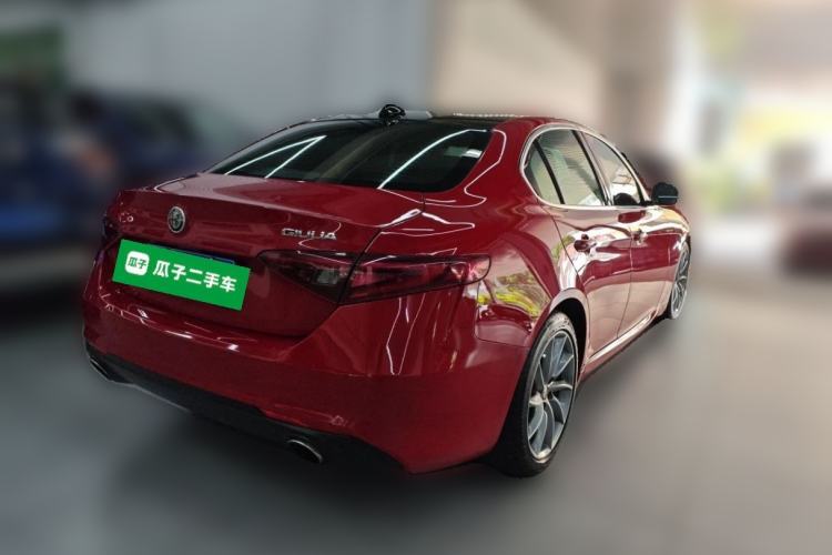 Used Alfa Romeo Giulia 2017 2.0T 280HP Luxury Edition Rear Right 45 Deg