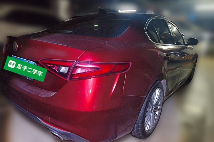 Used Alfa Romeo Giulia 2017 2.0T 280HP Luxury Edition Rear Right 45 Deg
