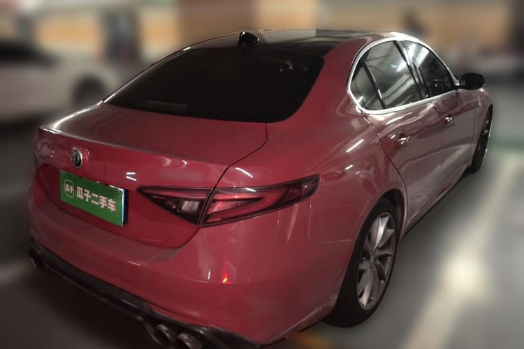 Used Alfa Romeo Giulia 2017 2.0T 200HP Luxury Edition Rear Right 45 Deg