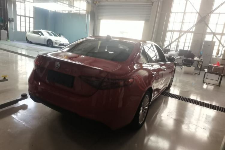 Used Alfa Romeo Giulia 2017 2.0T 200HP Elite Edition Rear Right 45 Deg